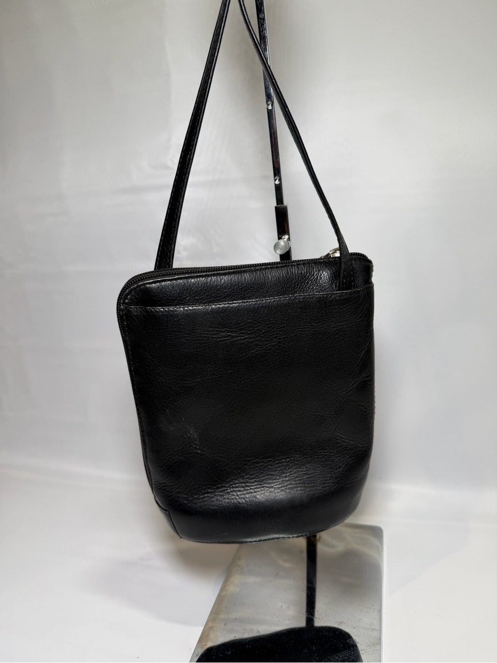 Vintage Wilsons Leather Classic Black Leather Crossbody Bag 90s Y2K Women’s